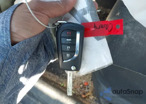 2024 Toyota Camry Le z USA, uszkodzony, nr VIN 4T1C11AKXRU870971